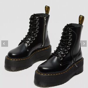 Dr Martens Jadon Max Platform Boot